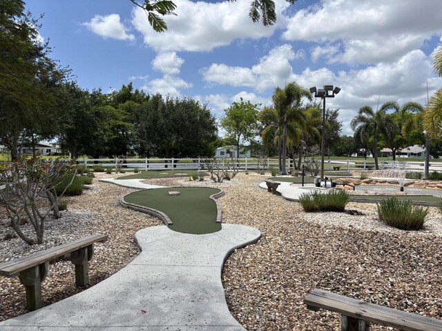3962 Dafilee Cir, West Palm Beach, FL 33417 - surrounding community featuring a putting green