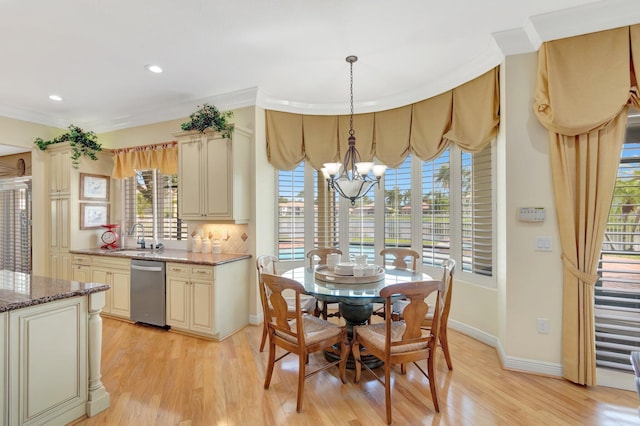 dining area with a chandelier, light wood finished floors, baseboards, recessed lighting, and crown molding