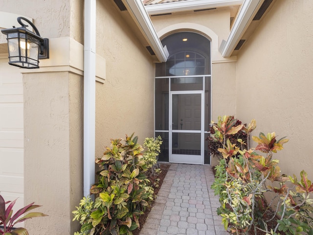 property entrance featuring stucco siding