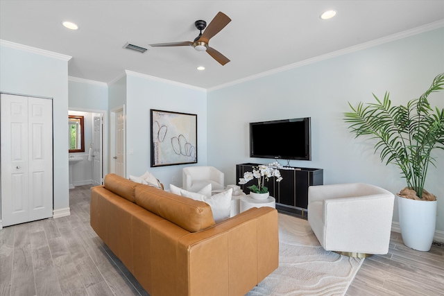 living area with ceiling fan, light wood-style floors, crown molding, recessed lighting, and baseboards