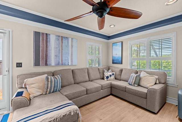 living area with light wood-type flooring, ornamental molding, ceiling fan, baseboards, and recessed lighting