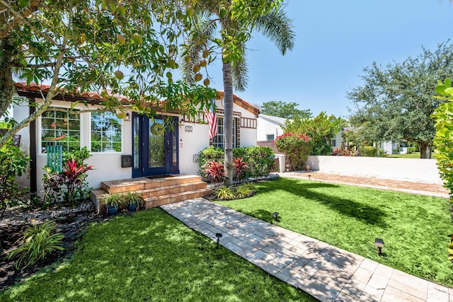 view of front facade featuring a front yard and stucco siding
