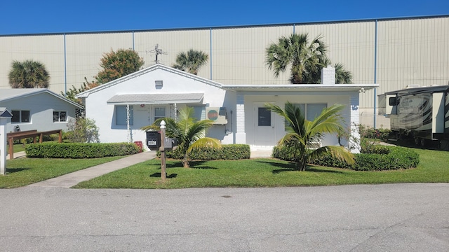 13 N Loafing St, Hypoluxo, FL 33462 - bungalow with a front yard and stucco siding