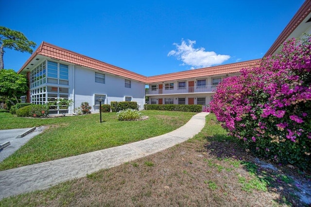 2600 SE Ocean Blvd Unit Jj-6, Stuart, FL 34996 - view of property's community featuring a yard