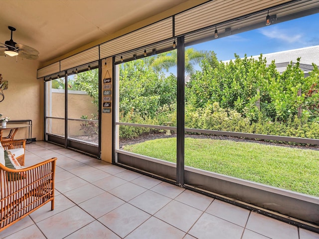 sunroom featuring a ceiling fan