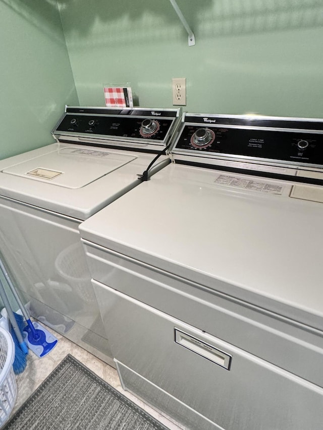 326 Knotty Pine Cir Unit C-2, Greenacres, FL 33463 - laundry area featuring washer and dryer