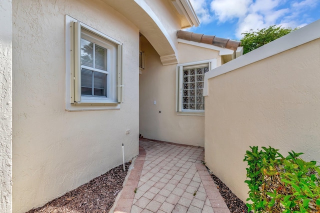 view of exterior entry featuring stucco siding