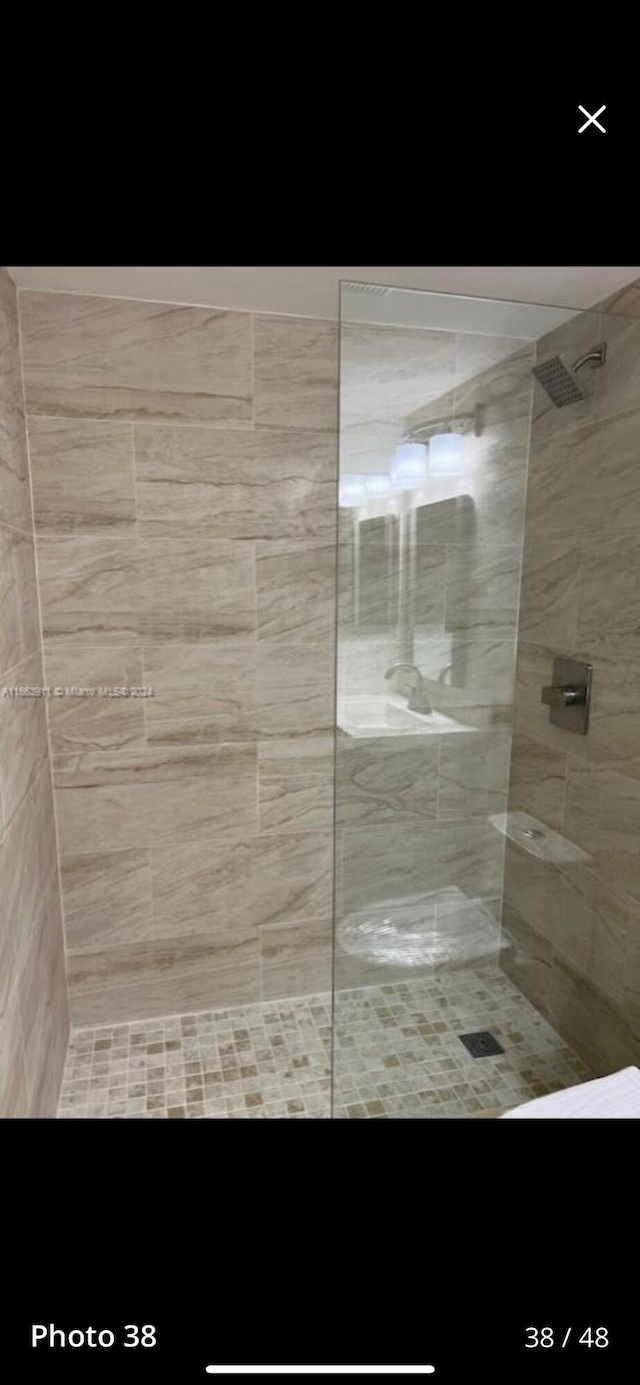 307 Pine Ridge Cir Unit C1, Greenacres, FL 33463 - bathroom featuring a tile shower