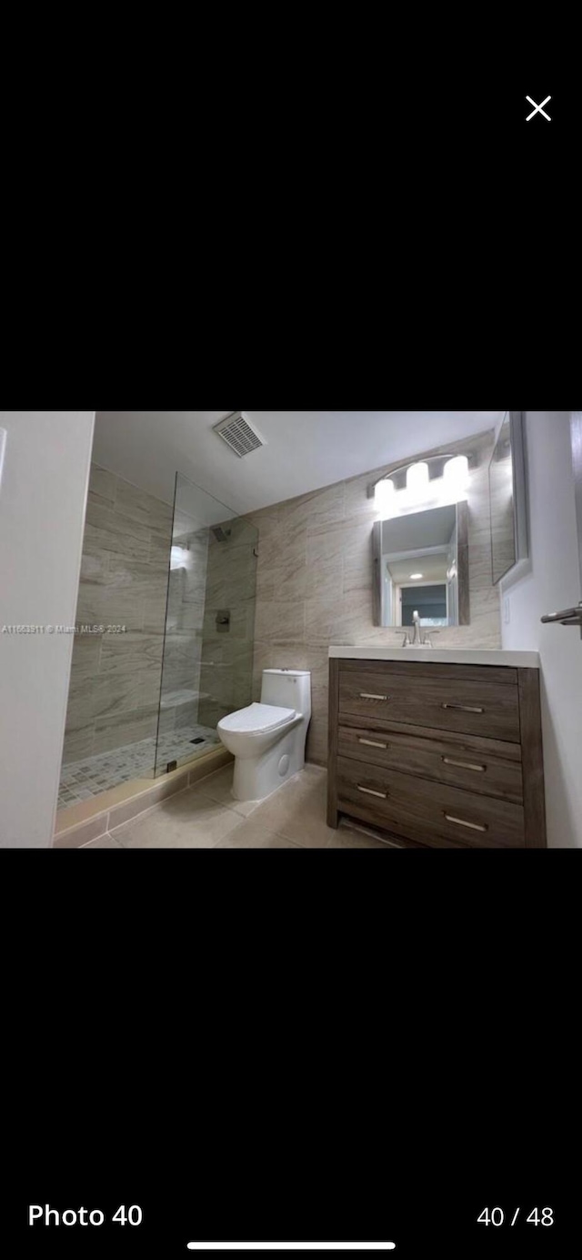 307 Pine Ridge Cir Unit C1, Greenacres, FL 33463 - full bathroom with toilet, vanity, and a walk in shower