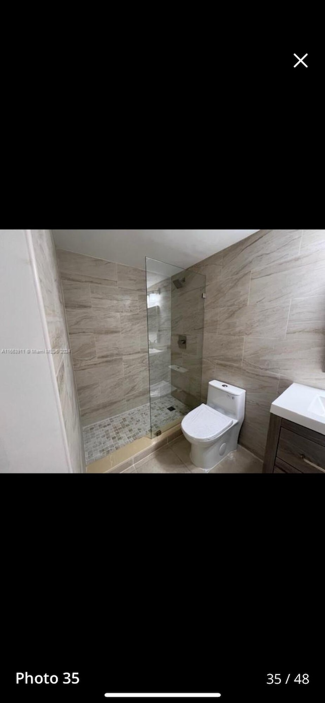 307 Pine Ridge Cir Unit C1, Greenacres, FL 33463 - bathroom with toilet, a walk in shower, and vanity