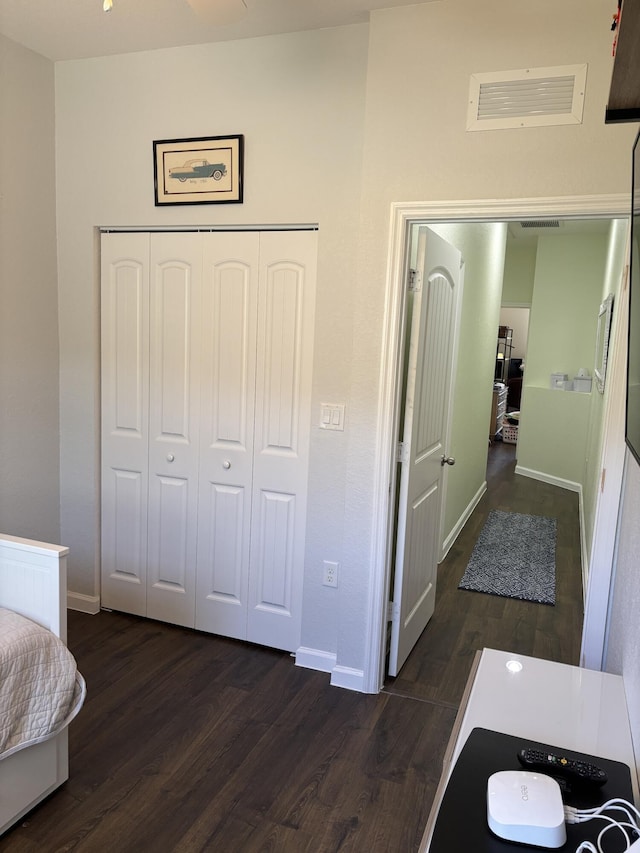 275 SW 7th Ct, Pompano Beach, FL 33060 - bedroom featuring dark wood finished floors, a closet, and baseboards