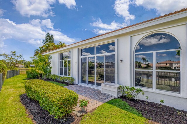 106 Sedona Way, Palm Beach Gardens, FL 33418 - wooden deck with a water view
