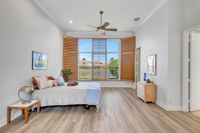 106 Sedona Way, Palm Beach Gardens, FL 33418 - bedroom featuring crown molding, baseboards, light wood-style flooring, a ceiling fan, and recessed lighting