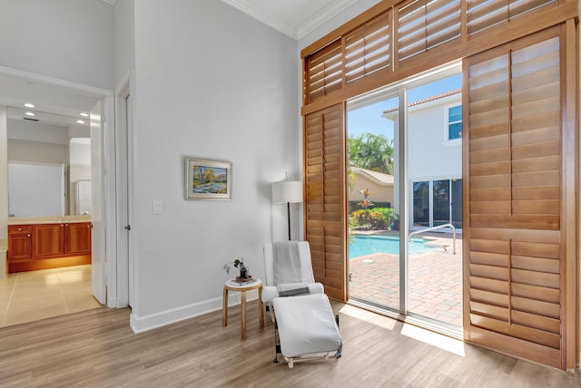 106 Sedona Way, Palm Beach Gardens, FL 33418 - living area with ornamental molding, baseboards, a towering ceiling, and light wood-type flooring