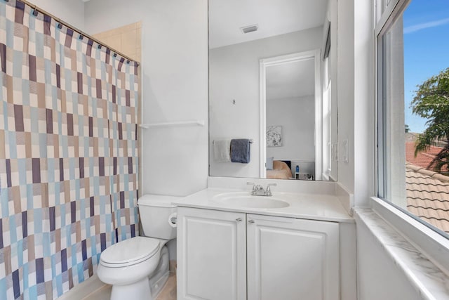106 Sedona Way, Palm Beach Gardens, FL 33418 - full bath with ensuite bathroom, toilet, vanity, and a shower with shower curtain