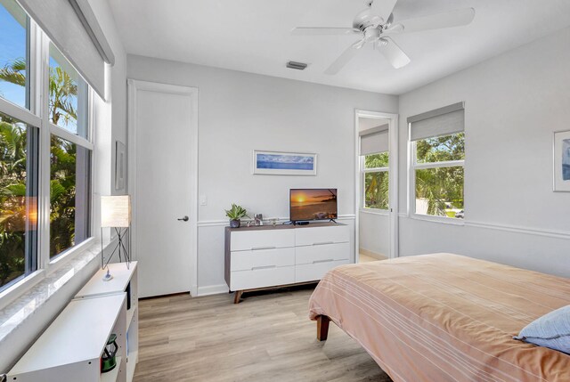 106 Sedona Way, Palm Beach Gardens, FL 33418 - bedroom featuring light wood-style flooring, baseboards, ceiling fan, and ensuite bath