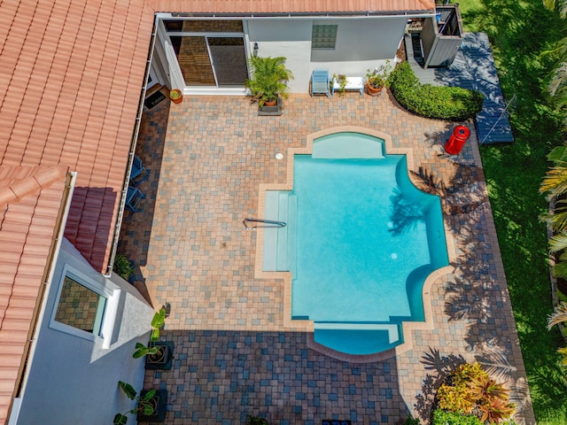 106 Sedona Way, Palm Beach Gardens, FL 33418 - view of subject property featuring a pool area