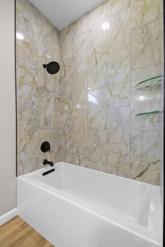 3269 NW 24th Ave, Okeechobee, FL 34972 - full bath featuring wood finished floors, washtub / shower combination, and baseboards