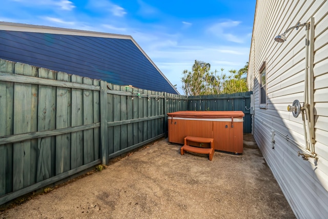 5157 Canal Cir S, Lake Worth, FL 33467 - fenced backyard featuring a hot tub