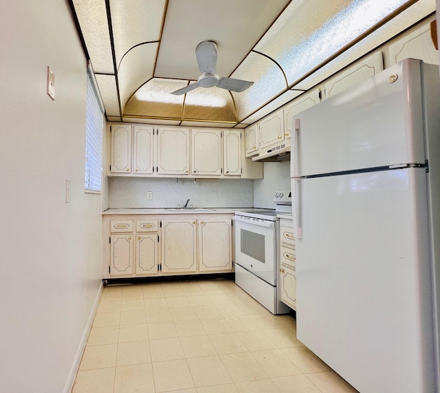 341 Northampton Q, West Palm Beach, FL 33417 - kitchen with white appliances, under cabinet range hood, a ceiling fan, light countertops, and a sink