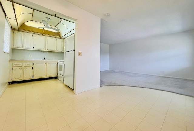 341 Northampton Q, West Palm Beach, FL 33417 - kitchen featuring light carpet, baseboards, white appliances, and light countertops