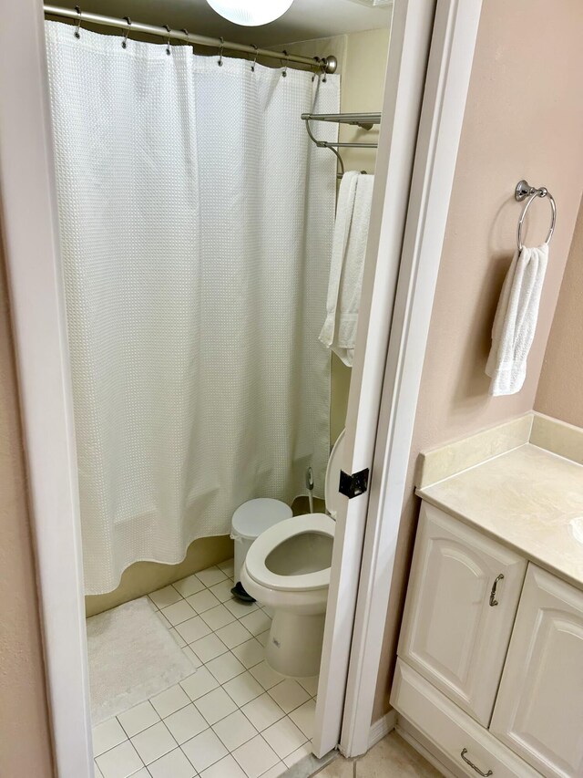 11231 Green Lake Dr Unit 104, Boynton Beach, FL 33437 - full bath featuring tile patterned floors, toilet, shower / bath combo with shower curtain, and vanity