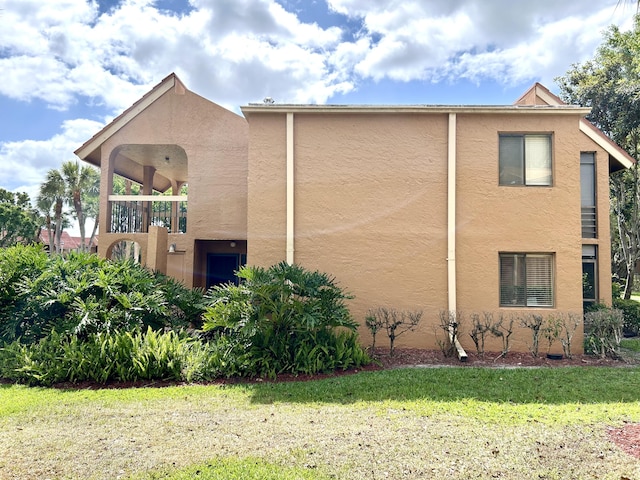 11231 Green Lake Dr Unit 104, Boynton Beach, FL 33437 - view of home's exterior with stucco siding and a yard