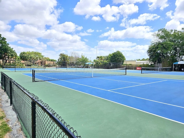 11231 Green Lake Dr Unit 104, Boynton Beach, FL 33437 - view of tennis court featuring fence and community basketball court