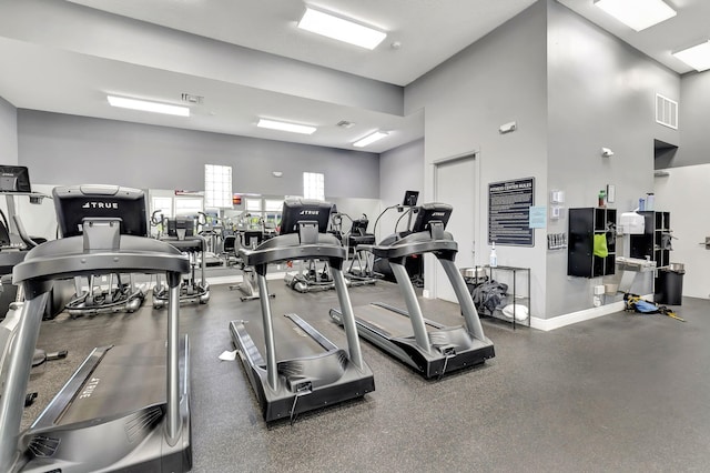 exercise room featuring baseboards