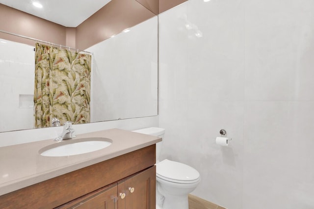 7816 Red River Rd, West Palm Beach, FL 33411 - full bathroom with toilet, vanity, and a shower with curtain