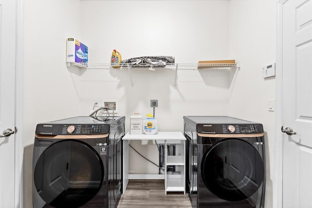 2509 SW Kenilworth St, Port Saint Lucie, FL 34953 - clothes washing area featuring independent washer and dryer and wood finished floors