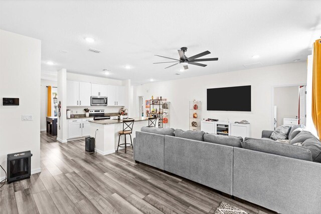 2509 SW Kenilworth St, Port Saint Lucie, FL 34953 - living area featuring recessed lighting, wood finished floors, a ceiling fan, and baseboards