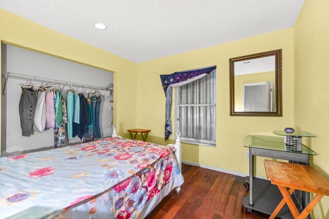 9023 Seminole Pratt Whitney Rd, The Acreage, FL 33470 - bedroom with vaulted ceiling