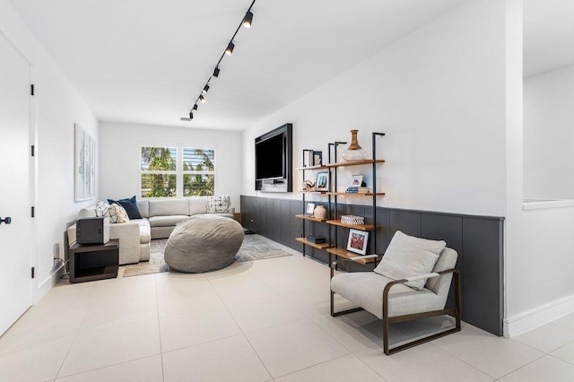 sitting room with track lighting