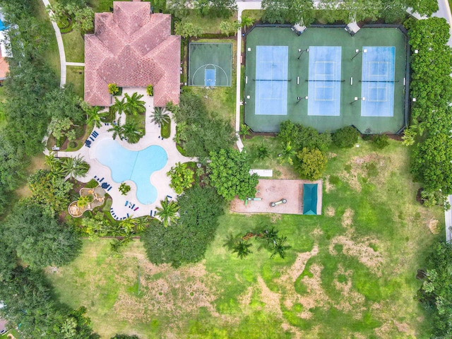 drone / aerial view of a pool area
