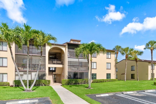 629 Sea Pine Way Unit D1, Greenacres, FL 33415 - view of property with uncovered parking
