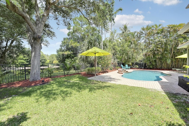 127 Via Castilla, Jupiter, FL 33458 - view of swimming pool featuring a patio