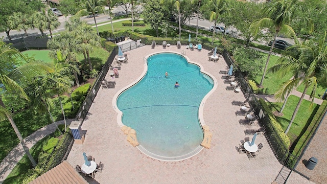 127 Via Castilla, Jupiter, FL 33458 - community pool with a patio