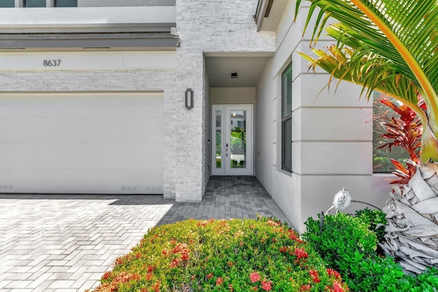 doorway to property with driveway