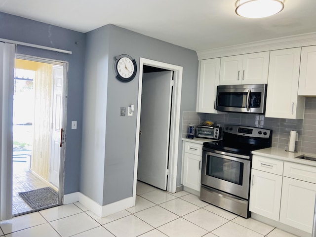 kitchen featuring stainless steel appliances, healthy amount of natural light, and tasteful backsplash