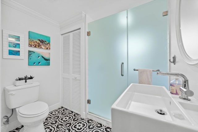 1096 SW 16th St, Boca Raton, FL 33486 - full bathroom with a sink, baseboards, a closet, toilet, and crown molding