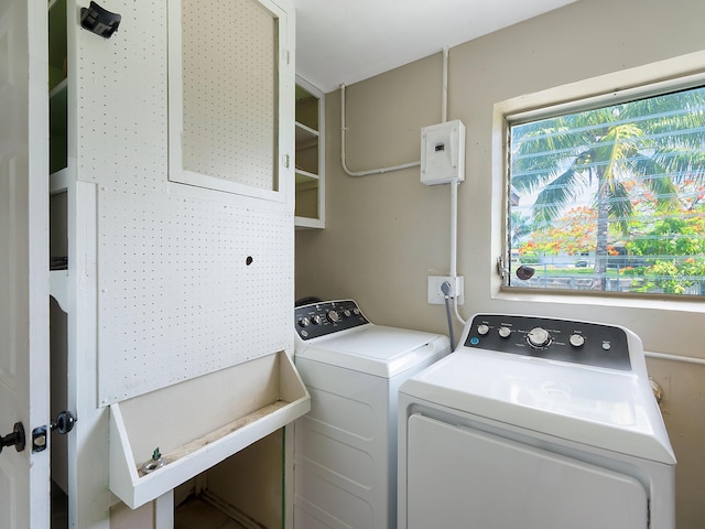 1421 E River Dr, Margate, FL 33063 - laundry area featuring washing machine and dryer