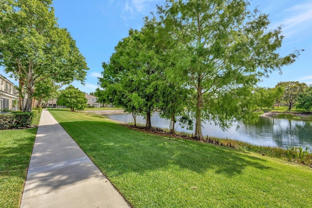 view of grassy yard with a water view