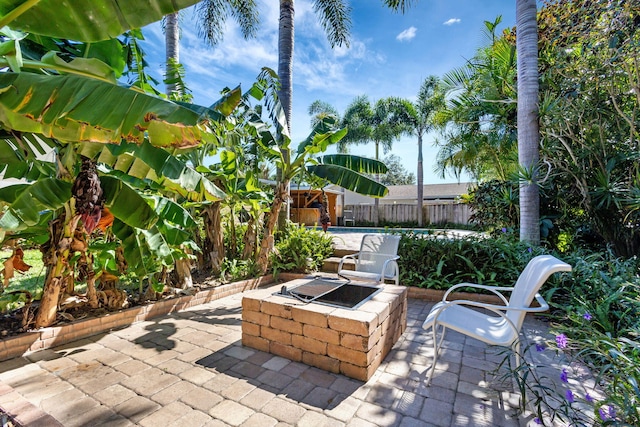 14109 Leeward Way, Palm Beach Gardens, FL 33410 - view of patio featuring an outdoor fire pit and a fenced backyard