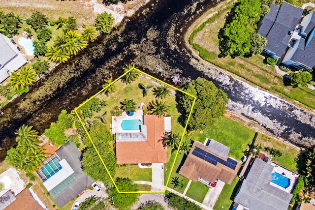 4060 Lake Dr, Coconut Creek, FL 33066 - view of property location featuring a pool and property boundaries highlighted