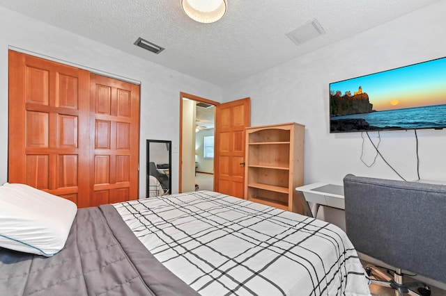 4755 Centurian Way, Greenacres, FL 33463 - bedroom featuring a textured ceiling