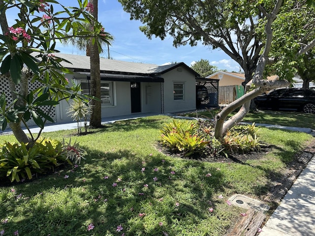 604 W Ocean Ave, Lantana, FL 33462 - ranch-style house with stucco siding