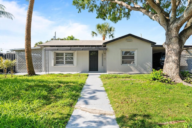 604 W Ocean Ave, Lantana, FL 33462 - view of front of property featuring stucco siding and a front yard