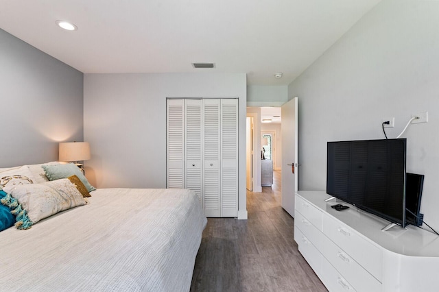 21188 Juego Cir Unit 17-A, Boca Raton, FL 33433 - bedroom featuring a closet, wood finished floors, and recessed lighting