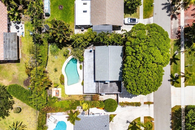 bird's eye view of a pool area